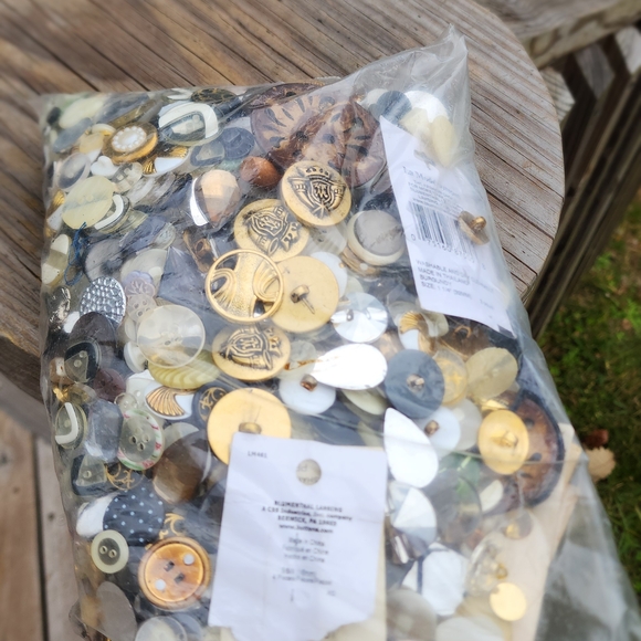 Assorted Button Collection - Picture 4 of 6